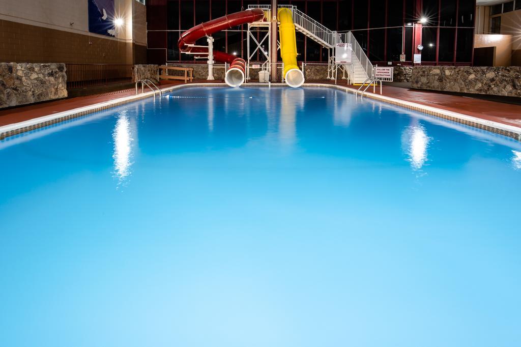 Ramada By Wyndham Medford Hotel & Conference Center Exteriör bild