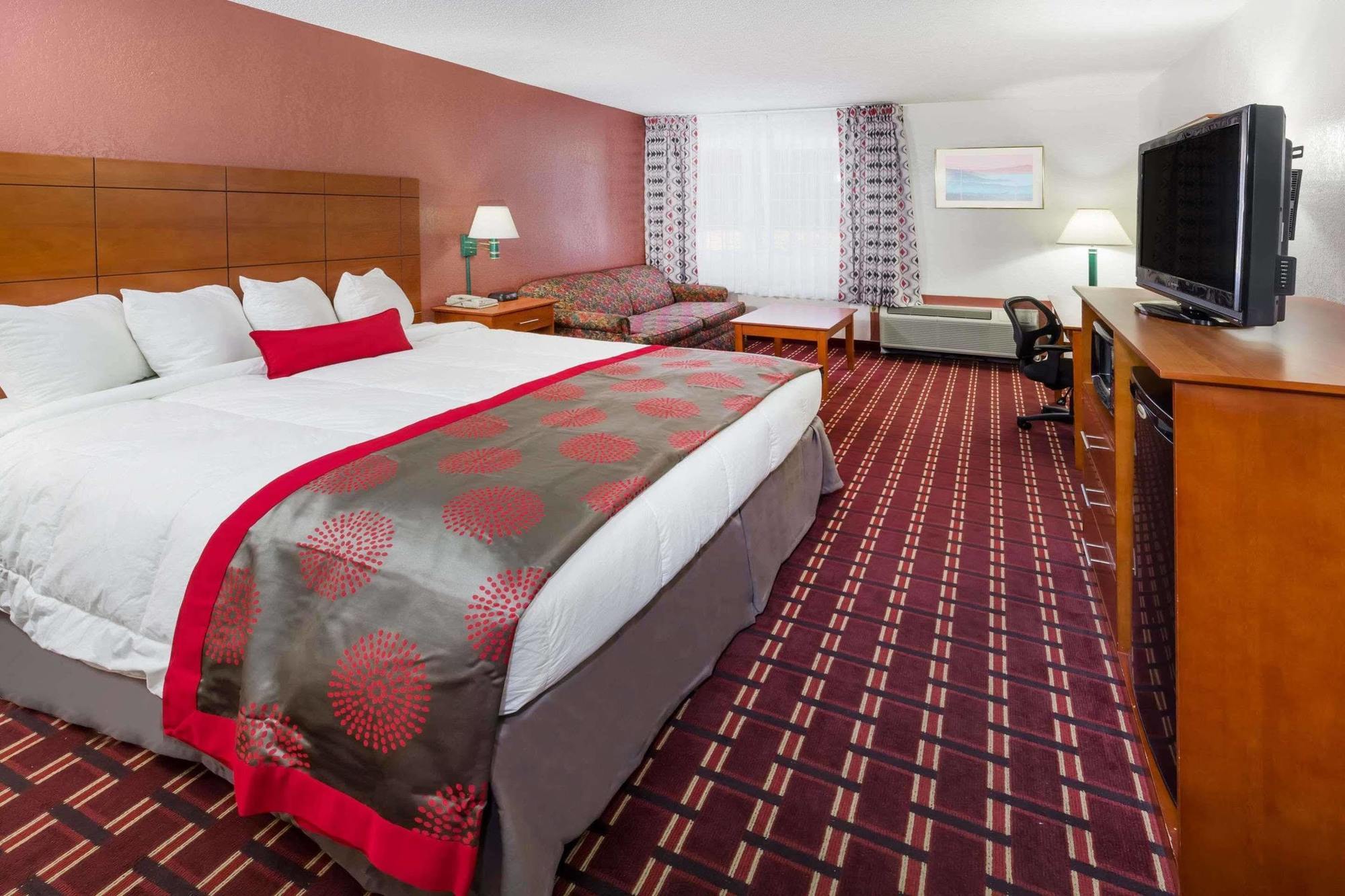 Ramada By Wyndham Medford Hotel & Conference Center Exteriör bild
