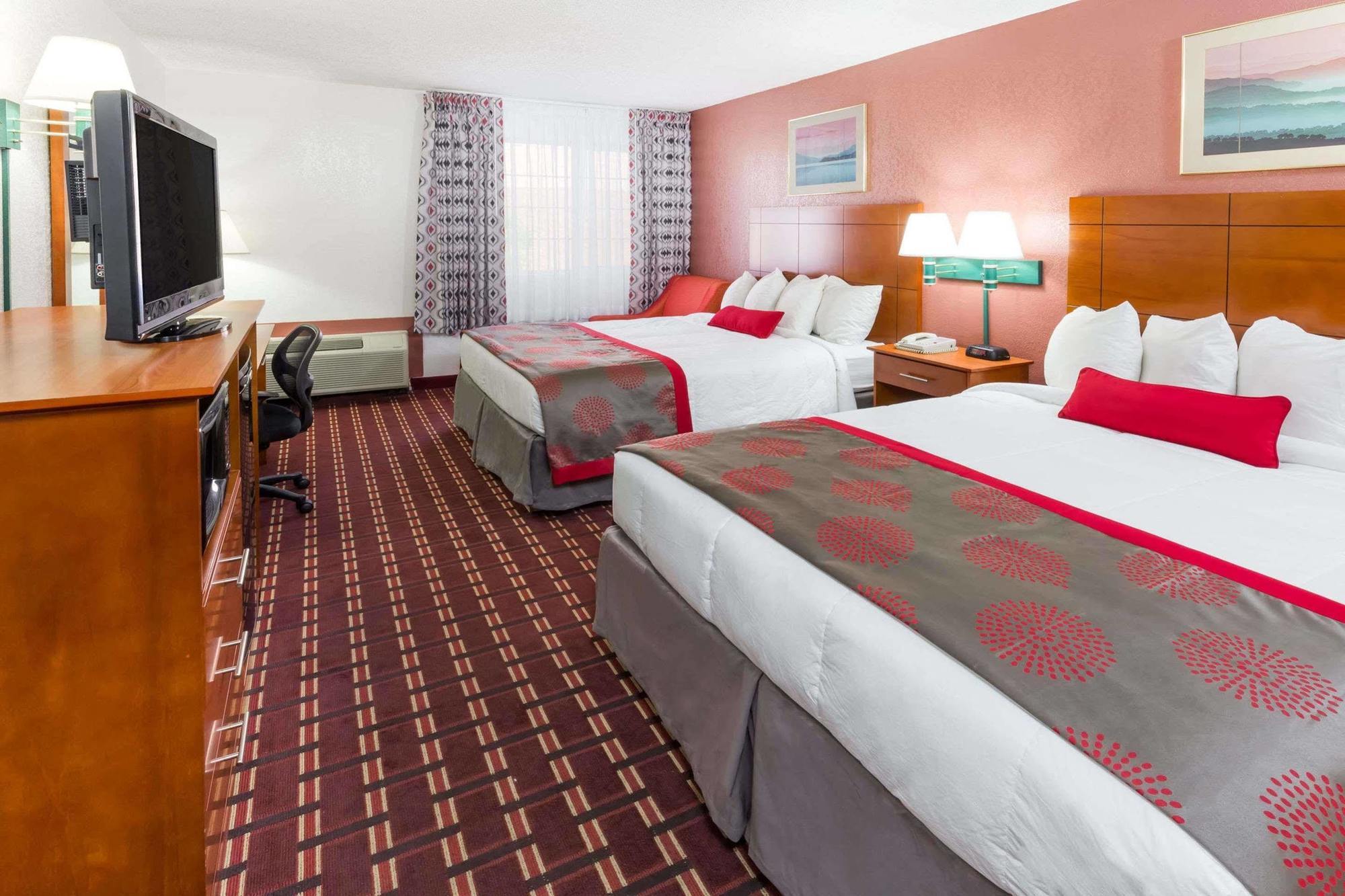 Ramada By Wyndham Medford Hotel & Conference Center Exteriör bild