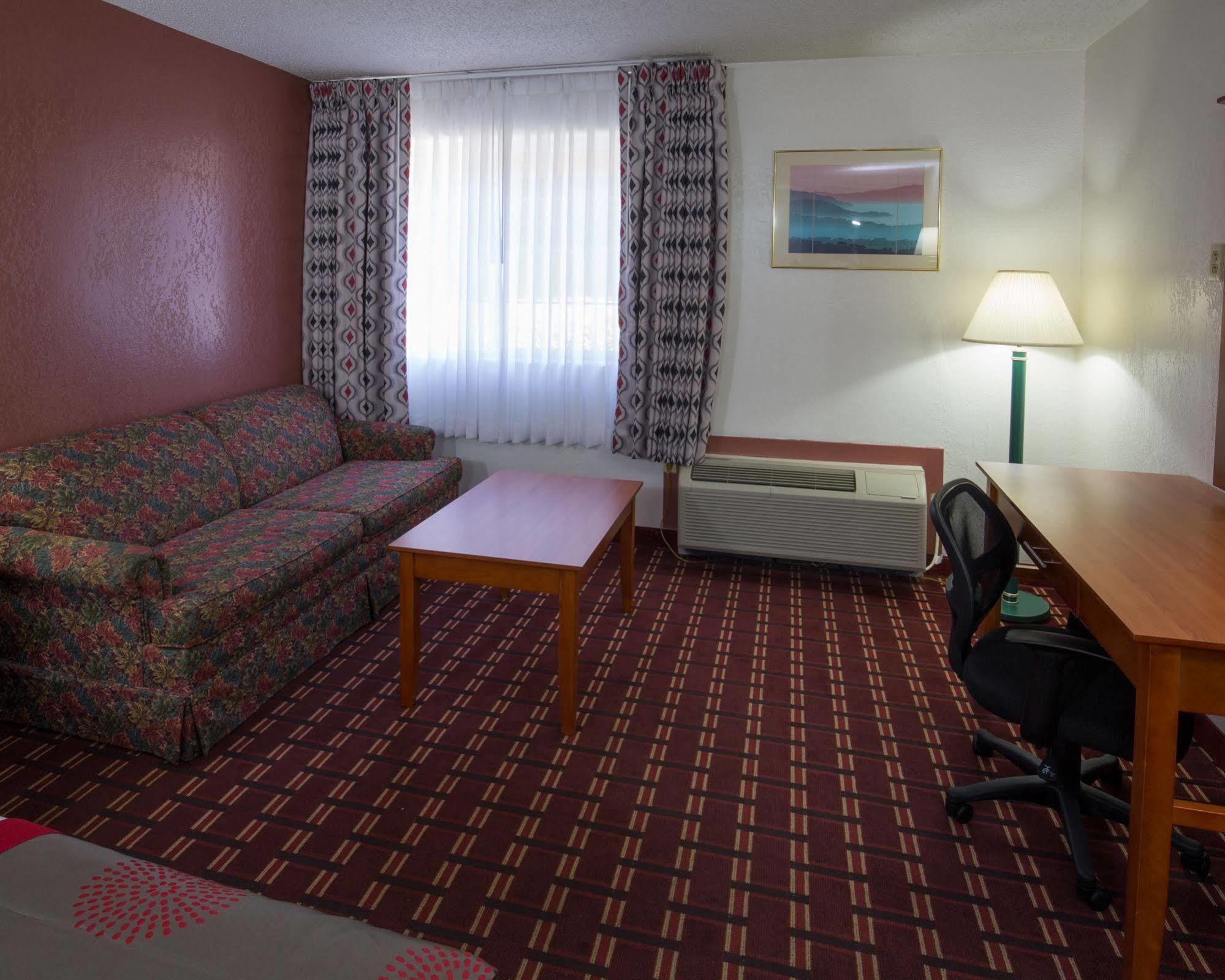 Ramada By Wyndham Medford Hotel & Conference Center Exteriör bild