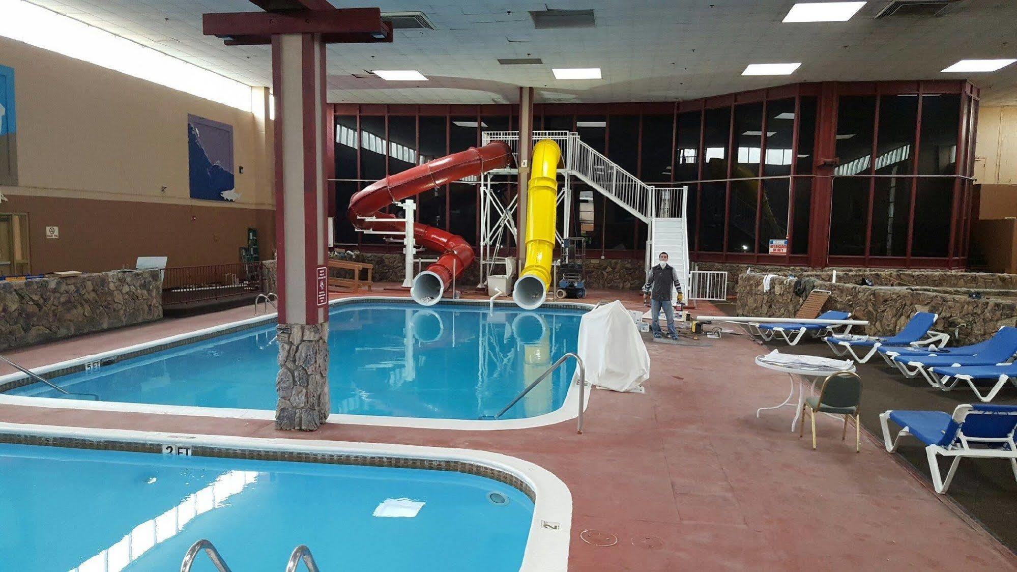 Ramada By Wyndham Medford Hotel & Conference Center Exteriör bild